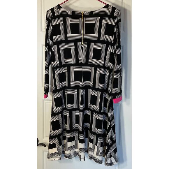 Kaari Black Geometric Pattern W/Pink Trim on Cuff Dress M - Picture 2 of 5